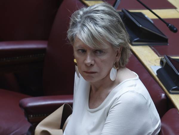 &Epsilon;&lambda;. &Alpha;&kappa;&rho;ί&tau;&alpha;: &Alpha;&nu; &epsilon;&kappa;&lambda;&epsilon;&gamma;&epsilon;ί &omicron; &Pi;&omicron;&lambda;ά&kappa;&eta;&sigmaf; &theta;&alpha; &pi;&alpha;&rho;&alpha;&iota;&tau;&eta;&theta;ώ &kappa;&alpha;&iota; &theta;&alpha; &pi;&alpha;&rho;&alpha;&delta;ώ&sigma;&omega; &tau;&eta;&nu; έ&delta;&rho;&alpha;