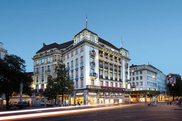 &Eta; Credit Suisse &sigma;&chi;&epsilon;&delta;&iota;ά&zeta;&epsilon;&iota; &tau;&eta;&nu; &pi;ώ&lambda;&eta;&sigma;&eta; &tau;&omicron;&upsilon; &xi;&epsilon;&nu;&omicron;&delta;&omicron;&chi;&epsilon;ί&omicron;&upsilon; Savoy &sigma;&tau;&eta;&nu; &Epsilon;&lambda;&beta;&epsilon;&tau;ί&alpha;
