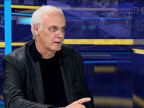 &Epsilon;&kappa;&tau;ό&sigmaf; &Phi;&epsilon;&sigma;&tau;&iota;&beta;ά&lambda; &Alpha;&theta;&eta;&nu;ώ&nu; &kappa;&alpha;&iota; &Epsilon;&pi;&iota;&delta;&alpha;ύ&rho;&omicron;&upsilon; &omicron; &Gamma;&iota;ώ&rho;&gamma;&omicron;&sigmaf; &Kappa;&iota;&mu;&omicron;ύ&lambda;&eta;&sigmaf;