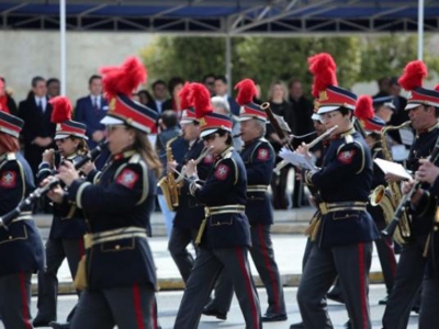 &Pi;&rho;ό&sigma;&kappa;&lambda;&eta;&sigma;&eta; &sigma;&epsilon; &Pi;&omicron;ύ&tau;&iota;&nu;, &Mu;&alpha;&kappa;&rho;ό&nu;, &pi;&rho;ί&gamma;&kappa;&eta;&pi;&alpha; &Kappa;ά&rho;&omicron;&lambda;&omicron; &nu;&alpha; &pi;&alpha;&rho;&alpha;&sigma;&tau;&omicron;ύ&nu; &sigma;&tau;&eta;&nu; &pi;&alpha;&rho;έ&lambda;&alpha;&sigma;&eta; &tau;&eta;&sigmaf; 25&eta;&sigmaf; &Mu;&alpha;&rho;&tau;ί&omicron;&upsilon; - &laquo;Ό&chi;&iota;&raquo; &alpha;&pi;ό &Pi;&omicron;ύ&tau;&iota;&nu;