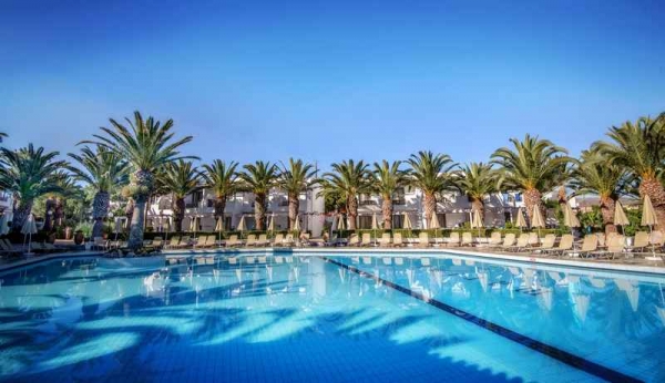 &Sigma;&upsilon;&nu;&epsilon;&rho;&gamma;&alpha;&sigma;ί&alpha; &tau;&eta;&sigmaf; Meli&aacute; Hotels International &mu;&epsilon; &tau;&eta; Zeus Hotels