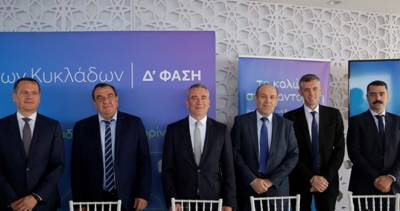 &Omicron; &Alpha;&Delta;&Mu;&Eta;&Epsilon; &xi;&epsilon;&kappa;&iota;&nu;ά &tau;&eta;&nu; &eta;&lambda;&epsilon;&kappa;&tau;&rho;&iota;&kappa;ή &delta;&iota;&alpha;&sigma;ύ&nu;&delta;&epsilon;&sigma;&eta; &tau;&eta;&sigmaf; &Sigma;&alpha;&nu;&tau;&omicron;&rho;ί&nu;&eta;&sigmaf;