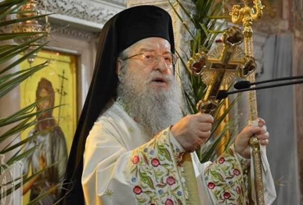 &Theta;&epsilon;&sigma;&sigma;&alpha;&lambda;&omicron;&nu;ί&kappa;&eta;: &Pi;&alpha;&rho;&alpha;&iota;&tau;ή&theta;&eta;&kappa;&epsilon; &omicron; &Mu;&eta;&tau;&rho;&omicron;&pi;&omicron;&lambda;ί&tau;&eta;&sigmaf; Ά&nu;&theta;&iota;&mu;&omicron;&sigmaf;