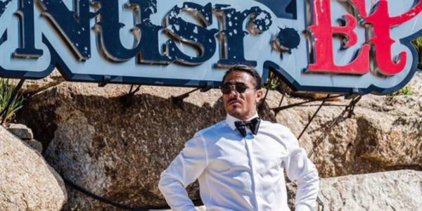 Salt Bae: &Omicron; &Tau;&omicron;ύ&rho;&kappa;&omicron;&sigmaf; &sigma;&epsilon;&phi; &pi;&omicron;&upsilon;&lambda;ά&epsilon;&iota; &tau;&omicron; 20% &tau;&omega;&nu; &epsilon;&sigma;&tau;&iota;&alpha;&tau;&omicron;&rho;ί&omega;&nu; &sigma;&epsilon; fund &tau;&omicron;&upsilon; &Kappa;&alpha;&tau;ά&rho; &gamma;&iota;&alpha; 300 &epsilon;&kappa;&alpha;&tau;. &delta;&omicron;&lambda;ά&rho;&iota;&alpha;
