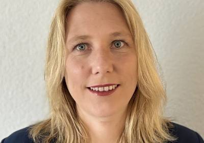 &Eta; Janine Neuhaus &nu;έ&alpha; &Gamma;&epsilon;&nu;&iota;&kappa;ή &Delta;&iota;&epsilon;&upsilon;&theta;ύ&nu;&tau;&rho;&iota;&alpha; &tau;&eta;&sigmaf; JTI Hellas