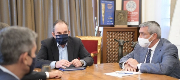 &Gamma;. &Pi;&lambda;&alpha;&kappa;&iota;&omega;&tau;ά&kappa;&eta;&sigmaf;: 79 &epsilon;&kappa;&alpha;&tau;. &epsilon;&upsilon;&rho;ώ &gamma;&iota;&alpha; &lambda;&iota;&mu;&epsilon;&nu;&iota;&kappa;έ&sigmaf; &upsilon;&pi;&omicron;&delta;&omicron;&mu;έ&sigmaf; &kappa;&alpha;&iota; &alpha;&kappa;&tau;&omicron;&pi;&lambda;&omicron;ϊ&kappa;έ&sigmaf; &sigma;&upsilon;&nu;&delta;έ&sigma;&epsilon;&iota;&sigmaf; &gamma;&iota;&alpha; &tau;&omicron; &Nu;ό&tau;&iota;&omicron; &Alpha;&iota;&gamma;&alpha;ί&omicron;