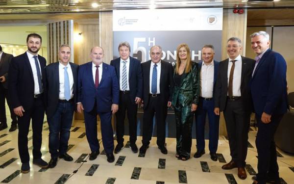 &Tau;&omicron; &Epsilon;&Epsilon;&Theta; &delta;&iota;&omicron;&rho;&gamma;ά&nu;&omega;&sigma;&epsilon; &mu;&epsilon; &mu;&epsilon;&gamma;ά&lambda;&eta; &epsilon;&pi;&iota;&tau;&upsilon;&chi;ί&alpha; &tau;&eta;&nu; 5&eta; &Epsilon;&theta;&nu;&iota;&kappa;ή &Sigma;&upsilon;&nu;&delta;&iota;ά&sigma;&kappa;&epsilon;&psi;&eta; &Alpha;&sigma;&phi;&alpha;&lambda;&iota;&sigma;&tau;&iota;&kappa;ώ&nu; &Delta;&iota;&alpha;&mu;&epsilon;&sigma;&omicron;&lambda;&alpha;&beta;&eta;&tau;ώ&nu; &Epsilon;&kappa;&lambda;&epsilon;&gamma;&mu;έ&nu;&omega;&nu; &sigma;&tau;&alpha; &Epsilon;&pi;&iota;&mu;&epsilon;&lambda;&eta;&tau;ή&rho;&iota;&alpha;