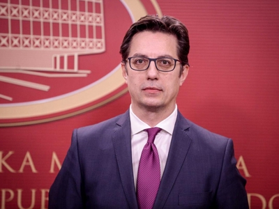 &Sigma;&tau;&eta;&nu; &Alpha;&theta;ή&nu;&alpha; &omicron; &pi;&rho;ό&epsilon;&delta;&rho;&omicron;&sigmaf; &tau;&eta;&sigmaf; &Beta;. &Mu;&alpha;&kappa;&epsilon;&delta;&omicron;&nu;ί&alpha;&sigmaf; &Pi;&epsilon;&nu;&tau;&alpha;&rho;ό&phi;&sigma;&kappa;&iota; &mu;&epsilon;&tau;ά &alpha;&pi;ό &pi;&rho;ό&sigma;&kappa;&lambda;&eta;&sigma;&eta; &tau;&eta;&sigmaf; &Kappa;. &Sigma;&alpha;&kappa;&epsilon;&lambda;&lambda;&alpha;&rho;&omicron;&pi;&omicron;ύ&lambda;&omicron;&upsilon;