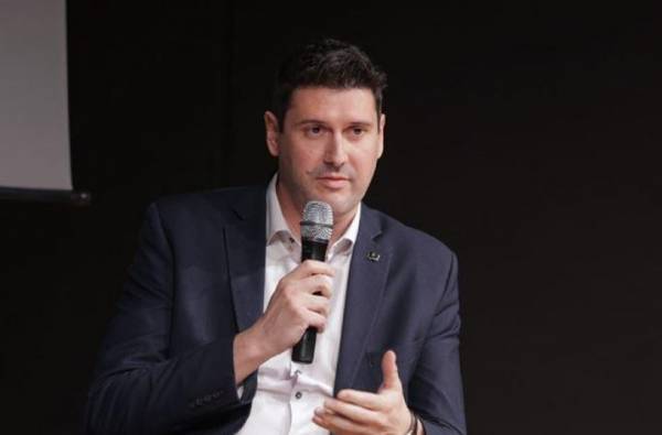&Mu;&alpha;&sigma;&omicron;ύ&tau;&eta;&sigmaf; &Alpha;&Epsilon;: &Nu;έ&omicron;&sigmaf; CEO &omicron; &Theta;&epsilon;ό&delta;&omega;&rho;&omicron;&sigmaf; &Gamma;&epsilon;&rho;&omicron;&sigma;&tau;&epsilon;&rho;&gamma;&iota;&omicron;ύ&delta;&eta;&sigmaf;
