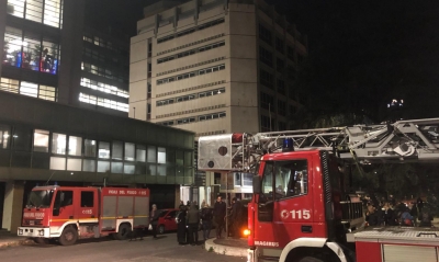 &Iota;&tau;&alpha;&lambda;ί&alpha;: &Sigma;&upsilon;&nu;&alpha;&gamma;&epsilon;&rho;&mu;ό&sigmaf; &gamma;&iota;&alpha; &tau;&omicron;&pi;&omicron;&theta;έ&tau;&eta;&sigma;&eta; &beta;ό&mu;&beta;&alpha;&sigmaf; &sigma;&tau;&alpha; &gamma;&rho;&alpha;&phi;&epsilon;ί&alpha; &tau;&eta;&sigmaf; La Repubblica