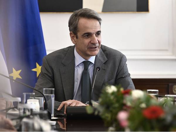 &Kappa;. &Mu;&eta;&tau;&sigma;&omicron;&tau;ά&kappa;&eta;&sigmaf; &gamma;&iota;&alpha; &Sigma;&upsilon;&nu;&tau;&alpha;&gamma;&mu;&alpha;&tau;&iota;&kappa;ή &Alpha;&nu;&alpha;&theta;&epsilon;ώ&rho;&eta;&sigma;&eta;: &laquo;&Tau;&omicron;&lambda;&mu;&eta;&rho;έ&sigmaf; &alpha;&lambda;&lambda;ά &alpha;&nu;&alpha;&gamma;&kappa;&alpha;ί&epsilon;&sigmaf; &omicron;&iota; &pi;&rho;&omicron;&tau;ά&sigma;&epsilon;&iota;&sigmaf; &mu;&alpha;&sigmaf;&raquo;