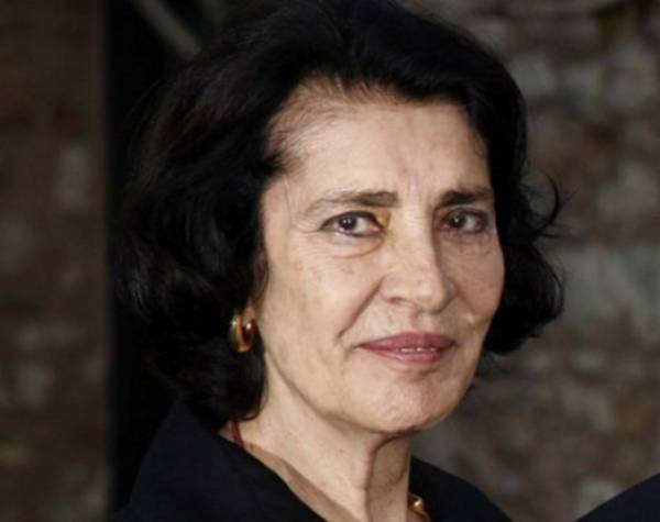 Έ&phi;&upsilon;&gamma;&epsilon; &alpha;&pi;ό &tau;&eta; &zeta;&omega;ή &eta; &epsilon;&mu;&beta;&lambda;&eta;&mu;&alpha;&tau;&iota;&kappa;ή &eta;&theta;&omicron;&pi;&omicron;&iota;ό&sigmaf; &Epsilon;&iota;&rho;ή&nu;&eta; &Pi;&alpha;&pi;ά
