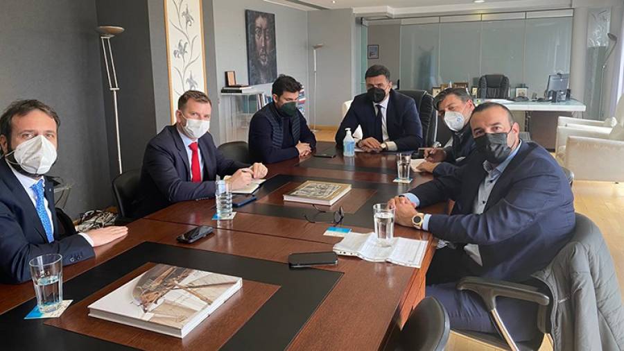 &Xi;&epsilon;&kappa;&iota;&nu;ά &mu;&epsilon;&tau;ά &alpha;&pi;ό &delta;&epsilon;&kappa;&alpha;&epsilon;&tau;ί&epsilon;&sigmaf; &eta; &chi;&epsilon;&iota;&mu;&epsilon;&rho;&iota;&nu;ή &kappa;&rho;&omicron;&upsilon;&alpha;&zeta;&iota;έ&rho;&alpha; &sigma;&tau;&eta;&nu; &Epsilon;&lambda;&lambda;ά&delta;&alpha;
