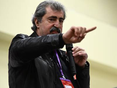 &Pi;&omicron;&lambda;ά&kappa;&eta;&sigmaf; &kappa;&alpha;&tau;ά &pi;ά&nu;&tau;&omega;&nu; &mu;&epsilon;&tau;ά &tau;&eta;&nu; &alpha;&pi;ό&sigma;&upsilon;&rho;&sigma;&eta; &tau;&omicron;&upsilon; &epsilon;&mu;&beta;&omicron;&lambda;ί&omicron;&upsilon; AstraZeneca: &laquo;&Pi;&omicron;&iota;&omicron;&sigmaf; έ&lambda;&epsilon;&gamma;&epsilon; &alpha;&lambda;ή&theta;&epsilon;&iota;&alpha;, &epsilon;&gamma;ώ ή &omicron; &Mu;&eta;&tau;&sigma;&omicron;&tau;ά&kappa;&eta;&sigmaf;;&raquo;