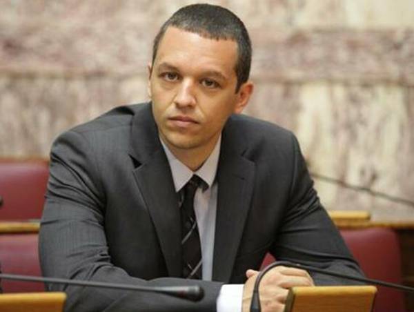 &Kappa;ό&mu;&mu;&alpha; &Kappa;&alpha;&sigma;&iota;&delta;&iota;ά&rho;&eta;: &Alpha;&pi;&omicron;&rho;&rho;ί&phi;&theta;&eta;&kappa;&epsilon; &omicron;&mu;ό&phi;&omega;&nu;&alpha; &eta; &alpha;ί&tau;&eta;&sigma;&eta; &epsilon;&xi;&alpha;ί&rho;&epsilon;&sigma;&eta;&sigmaf; &tau;&rho;&iota;ώ&nu; &Delta;&iota;&kappa;&alpha;&sigma;&tau;ώ&nu; &ndash; &mu;&epsilon;&lambda;ώ&nu; &tau;&omicron;&upsilon; &Alpha;&rho;&epsilon;ί&omicron;&upsilon; &Pi;ά&gamma;&omicron;&upsilon;