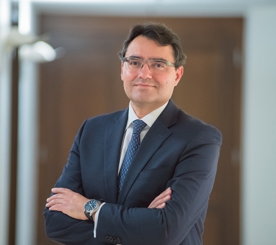 Intrum Hellas: &Alpha;&nu;ά&gamma;&kappa;&eta; &pi;&lambda;&alpha;&iota;&sigma;ί&omicron;&upsilon; &gamma;&iota;&alpha; &laquo;&kappa;ό&kappa;&kappa;&iota;&nu;&alpha; &delta;ά&nu;&epsilon;&iota;&alpha;&raquo; &pi;&omicron;&upsilon; &epsilon;&xi;&upsilon;&gamma;&iota;&alpha;ί&nu;&omicron;&nu;&tau;&alpha;&iota;