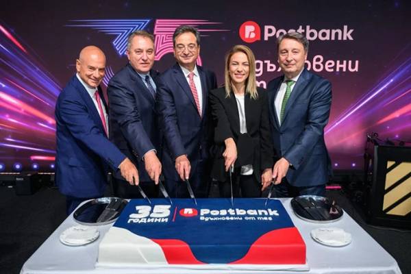 Postbank: &Gamma;&iota;ό&rho;&tau;&alpha;&sigma;&epsilon; 35 &chi;&rho;ό&nu;&iota;&alpha; &pi;&alpha;&rho;&omicron;&upsilon;&sigma;ί&alpha;&sigmaf; &sigma;&tau;&eta; &Beta;&omicron;&upsilon;&lambda;&gamma;&alpha;&rho;ί&alpha; &mu;&epsilon; &tau;&eta; &delta;&iota;&epsilon;&xi;&alpha;&gamma;&omega;&gamma;ή Tennis Gala &sigma;&tau;&eta; &Sigma;ό&phi;&iota;&alpha;