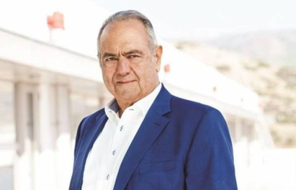 &Pi;έ&theta;&alpha;&nu;&epsilon; &omicron; &iota;&delta;&rho;&upsilon;&tau;ή&sigmaf; &tau;&eta;&sigmaf; &laquo;&Pi;&lambda;&alpha;ί&sigma;&iota;&omicron;&raquo; &Gamma;&iota;ώ&rho;&gamma;&omicron;&sigmaf; &Gamma;&epsilon;&rho;ά&rho;&delta;&omicron;&sigmaf;