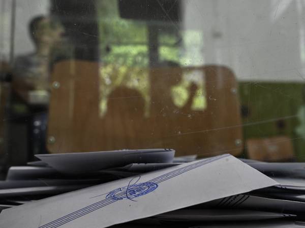 &Delta;&eta;&mu;&omicron;&sigma;&kappa;ό&pi;&eta;&sigma;&eta; Opinion Poll: &Sigma;&tau;&omicron; 30,7% &alpha;&nu;&epsilon;&beta;&alpha;ί&nu;&epsilon;&iota; &eta; &Nu;&Delta; - &Pi;&alpha;&rho;&alpha;&mu;έ&nu;&epsilon;&iota; &delta;&epsilon;ύ&tau;&epsilon;&rho;&eta; &eta; &Pi;&lambda;&epsilon;ύ&sigma;&eta; &Epsilon;&lambda;&epsilon;&upsilon;&theta;&epsilon;&rho;ί&alpha;&sigmaf;