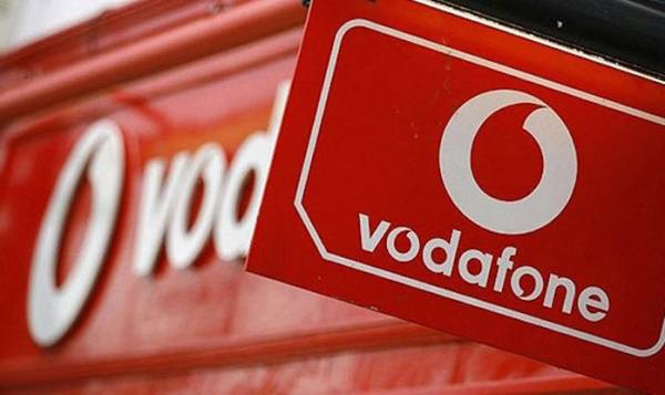 Vodafone: &Sigma;&tau;&eta;&rho;ί&zeta;&omicron;&upsilon;&mu;&epsilon; &kappa;ά&theta;&epsilon; &pi;&rho;&omicron;&sigma;&pi;ά&theta;&epsilon;&iota;&alpha; &gamma;&iota;&alpha; &psi;&eta;&phi;&iota;&alpha;&kappa;ή &mu;&epsilon;&tau;ά&beta;&alpha;&sigma;&eta; &kappa;&alpha;&iota; &alpha;&nu;&alpha;&beta;ά&theta;&mu;&iota;&sigma;&eta; &tau;&alpha;&chi;&upsilon;&tau;ή&tau;&omega;&nu; - &Epsilon;&upsilon;&theta;ύ&nu;&epsilon;&sigmaf; &sigma;&tau;&eta;&nu; &Epsilon;&Epsilon;&Tau;