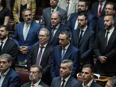 &Epsilon;&mu;&phi;ύ&lambda;&iota;&omicron;&sigmaf; &sigma;&tau;&omicron;&upsilon;&sigmaf; &laquo;&Sigma;&pi;&alpha;&rho;&tau;&iota;ά&tau;&epsilon;&sigmaf;&raquo;: &Epsilon;&nu;&alpha;&nu;&tau;ί&omicron;&nu; &tau;&omicron;&upsilon; &pi;&rho;&omicron;έ&delta;&rho;&omicron;&upsilon; &kappa;&alpha;&iota; &omicron;&iota; 11 &beta;&omicron;&upsilon;&lambda;&epsilon;&upsilon;&tau;έ&sigmaf;