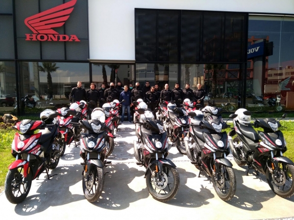 Ό&mu;&iota;&lambda;&omicron;&sigmaf; &Sigma;&alpha;&rho;&alpha;&kappa;ά&kappa;&eta;: &Pi;&alpha;&rho;&alpha;&chi;&omega;&rho;&epsilon;ί 15 &nu;έ&alpha; Honda Supra GTR150 &sigma;&tau;&omicron;&nu; &Delta;ή&mu;&omicron; &Alpha;&theta;&eta;&nu;&alpha;ί&omega;&nu;