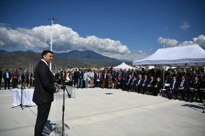 &Beta;. &Kappa;&iota;&kappa;ί&lambda;&iota;&alpha;&sigmaf; &sigma;&tau;&alpha; &epsilon;&gamma;&kappa;&alpha;ί&nu;&iota;&alpha; &tau;&omicron;&upsilon; &lambda;&iota;&mu;έ&nu;&alpha; &Iota;&tau;έ&alpha;&sigmaf;: &laquo;&Eta; &delta;&omicron;&upsilon;&lambda;&epsilon;&iota;ά &epsilon;&nu;ό&sigmaf; &pi;&omicron;&lambda;&iota;&tau;&iota;&kappa;&omicron;ύ &epsilon;ί&nu;&alpha;&iota; &nu;&alpha; &upsilon;&pi;&eta;&rho;&epsilon;&tau;&epsilon;ί &tau;&omicron; &delta;&eta;&mu;ό&sigma;&iota;&omicron; &sigma;&upsilon;&mu;&phi;έ&rho;&omicron;&nu;&raquo;