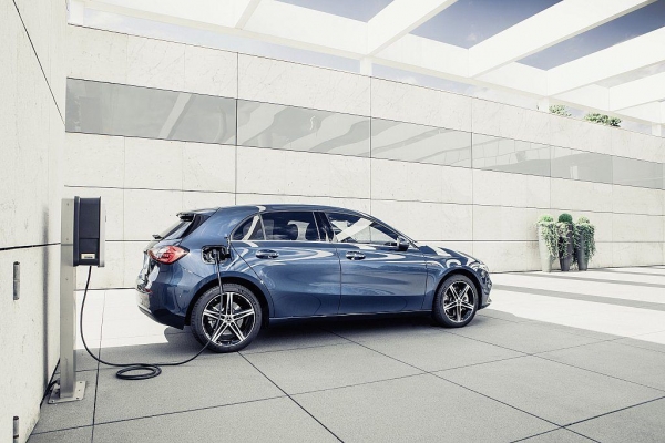 Mercedes: &Pi;&rho;ώ&tau;&eta; &epsilon;&mu;&phi;ά&nu;&iota;&sigma;&eta; &sigma;&tau;&eta; &chi;ώ&rho;&alpha; &gamma;&iota;&alpha; &tau;&eta; &nu;έ&alpha; &Alpha;250e