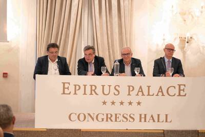 &Sigma;&upsilon;&nu;&epsilon;&tau;&alpha;&iota;&rho;&iota;&sigma;&tau;&iota;&kappa;ή &Tau;&rho;ά&pi;&epsilon;&zeta;&alpha; &Eta;&pi;&epsilon;ί&rho;&omicron;&upsilon;: &Alpha;ύ&xi;&eta;&sigma;&eta; &kappa;&epsilon;&rho;&delta;ώ&nu;, &mu;&epsilon;ί&omega;&sigma;&eta; &tau;&omega;&nu; &laquo;&kappa;ό&kappa;&kappa;&iota;&nu;&omega;&nu; &delta;&alpha;&nu;&epsilon;ί&omega;&nu;&raquo; &kappa;&alpha;&iota; &iota;&sigma;&chi;&upsilon;&rho;ή &rho;&epsilon;&upsilon;&sigma;&tau;ό&tau;&eta;&tau;&alpha;