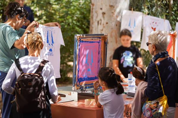 H Eurolife FFH &Mu;&epsilon;&gamma;ά&lambda;&omicron;&sigmaf; &Chi;&omicron;&rho;&eta;&gamma;ό&sigmaf; &tau;&omicron;&upsilon; 3&omicron;&upsilon; Cycladic Kids Festival &tau;&omicron;&upsilon; &Mu;&omicron;&upsilon;&sigma;&epsilon;ί&omicron;&upsilon; &Kappa;&upsilon;&kappa;&lambda;&alpha;&delta;&iota;&kappa;ή&sigmaf; &Tau;έ&chi;&nu;&eta;&sigmaf;