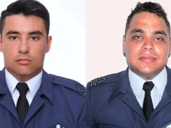 &Pi;&tau;ώ&sigma;&eta; Canadair &sigma;&tau;&eta;&nu; &Kappa;ά&rho;&upsilon;&sigma;&tau;&omicron;: &Nu;&epsilon;&kappa;&rho;&omicron;ί &pi;&iota;&lambda;ό&tau;&omicron;&sigmaf; &kappa;&alpha;&iota; &sigma;&upsilon;&gamma;&kappa;&upsilon;&beta;&epsilon;&rho;&nu;ή&tau;&eta;&sigmaf; - &Tau;&rho;&iota;ή&mu;&epsilon;&rho;&omicron; &pi;έ&nu;&theta;&omicron;&sigmaf; &sigma;&tau;&iota;&sigmaf; Έ&nu;&omicron;&pi;&lambda;&epsilon;&sigmaf; &Delta;&upsilon;&nu;ά&mu;&epsilon;&iota;&sigmaf;