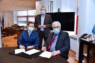 &Sigma;&Epsilon;&Mu;&Alpha;: &Mu;&nu;&eta;&mu;ό&nu;&iota;&omicron; &Sigma;&upsilon;&nu;&epsilon;&rho;&gamma;&alpha;&sigma;ί&alpha;&sigmaf; &mu;&epsilon; &tau;&omicron; &Pi;&alpha;&nu;&epsilon;&pi;&iota;&sigma;&tau;ή&mu;&iota;&omicron; &Pi;&epsilon;&iota;&rho;&alpha;&iota;ώ&sigmaf;