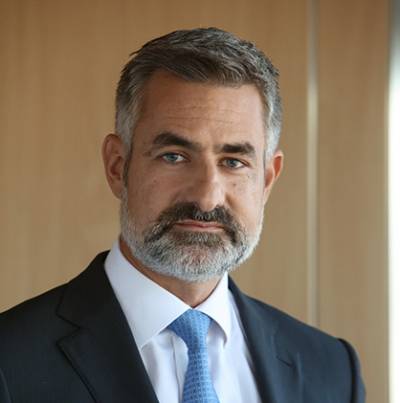 &Sigma;&tau;. &Mu;&upsilon;&tau;&iota;&lambda;&eta;&nu;&alpha;ί&omicron;&sigmaf; (Alpha Bank): &Omicron; &rho;ό&lambda;&omicron;&sigmaf; &tau;&omega;&nu; &tau;&rho;&alpha;&pi;&epsilon;&zeta;ώ&nu; &xi;&epsilon;&pi;&epsilon;&rho;&nu;ά &epsilon;&kappa;&epsilon;ί&nu;&omicron;&nu; &tau;&omicron;&upsilon; &alpha;&pi;&lambda;&omicron;ύ &mu;&epsilon;&sigma;&omicron;&lambda;&alpha;&beta;&eta;&tau;ή