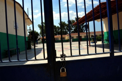 &Nu;έ&alpha; &lambda;ί&sigma;&tau;&alpha; &tau;&omega;&nu; &sigma;&chi;&omicron;&lambda;&epsilon;ί&omega;&nu; &pi;&omicron;&upsilon; &kappa;&lambda;&epsilon;ί&nu;&omicron;&upsilon;&nu; &sigma;&tau;&eta;&nu; &Epsilon;&lambda;&lambda;ά&delta;&alpha; &lambda;ό&gamma;&omega; &kappa;&omicron;&rho;&omega;&nu;&omicron;ϊ&omicron;ύ