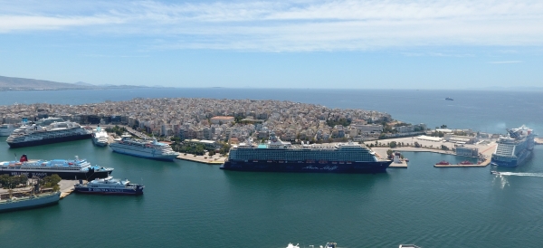 &Tau;&omicron; &lambda;&iota;&mu;ά&nu;&iota; &tau;&omicron;&upsilon; &Pi;&epsilon;&iota;&rho;&alpha;&iota;ά &upsilon;&pi;&omicron;&delta;έ&chi;&tau;&eta;&kappa;&epsilon; &tau;&omicron; &pi;&rho;ώ&tau;&omicron; &kappa;&rho;&omicron;&upsilon;&alpha;&zeta;&iota;&epsilon;&rho;ό&pi;&lambda;&omicron;&iota;&omicron; &tau;&eta;&sigmaf; &sigma;&epsilon;&zeta;ό&nu;