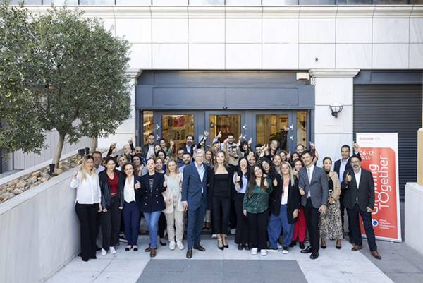 Eurolife FFH: &Sigma;&upsilon;&mu;&mu;&epsilon;&tau;&epsilon;ί&chi;&epsilon; &gamma;&iota;&alpha; 9&eta; &chi;&rho;&omicron;&nu;&iota;ά &sigma;&tau;&eta;&nu; &Epsilon;&theta;&nu;&iota;&kappa;ή &Epsilon;&beta;&delta;&omicron;&mu;ά&delta;&alpha; &Epsilon;&xi;&upsilon;&pi;&eta;&rho;έ&tau;&eta;&sigma;&eta;&sigmaf; &Pi;&epsilon;&lambda;&alpha;&tau;ώ&nu;
