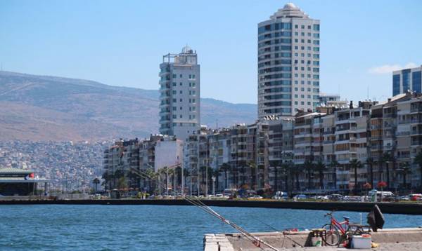 &Alpha;&kappa;&tau;&omicron;&pi;&lambda;&omicron;ϊ&kappa;ή &sigma;ύ&nu;&delta;&epsilon;&sigma;&eta; &Theta;&epsilon;&sigma;&sigma;&alpha;&lambda;&omicron;&nu;ί&kappa;&eta;&sigmaf; - &Sigma;&mu;ύ&rho;&nu;&eta;&sigmaf;: Έ&nu;&alpha; ό&nu;&epsilon;&iota;&rho;&omicron; &delta;&iota;ά&rho;&kappa;&epsilon;&iota;&alpha;&sigmaf; 20 &epsilon;&tau;ώ&nu;