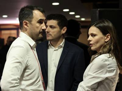 &Epsilon;&kappa;&tau;ό&sigmaf; &Sigma;&Upsilon;&Rho;&Iota;&Zeta;&Alpha; &eta; &omicron;&mu;ά&delta;&alpha; &laquo;&Alpha;&chi;&tau;&sigma;&iota;ό&gamma;&lambda;&omicron;&upsilon;&raquo; &ndash; &Eta; &epsilon;&pi;&iota;&sigma;&tau;&omicron;&lambda;ή &alpha;&nu;&epsilon;&xi;&alpha;&rho;&tau;&eta;&tau;&omicron;&pi;&omicron;ί&eta;&sigma;&eta;&sigmaf;