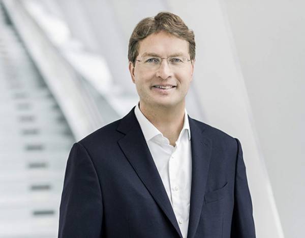 CEO Mercedes: &Eta; έ&lambda;&lambda;&epsilon;&iota;&psi;&eta; &eta;&mu;&iota;&alpha;&gamma;&omega;&gamma;ώ&nu; &theta;&alpha; &pi;&alpha;&rho;&alpha;&tau;&alpha;&theta;&epsilon;ί &kappa;&alpha;&iota; &tau;&omicron; 2023
