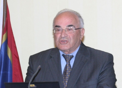 &Pi;έ&theta;&alpha;&nu;&epsilon; &omicron; &pi;. &pi;&rho;ό&epsilon;&delta;&rho;&omicron;&sigmaf; &tau;&omega;&nu; &xi;&epsilon;&nu;&omicron;&delta;ό&chi;&omega;&nu; &Kappa;έ&rho;&kappa;&upsilon;&rho;&alpha;&sigmaf; &Pi;&alpha;&nu;&alpha;&gamma;&iota;ώ&tau;&eta;&sigmaf; &Mu;&pi;&rho;ά&mu;&omicron;&sigmaf;