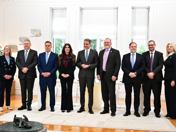 &Upsilon;&pi;&omicron;&gamma;&rho;&alpha;&phi;ή &sigma;&upsilon;&mu;&phi;&omega;&nu;ί&alpha;&sigmaf; Chevron - HelleniQ Energy &gamma;&iota;&alpha; &epsilon;&kappa;&mu;&epsilon;&tau;ά&lambda;&lambda;&epsilon;&upsilon;&sigma;&eta; &upsilon;&delta;&rho;&omicron;&gamma;&omicron;&nu;&alpha;&nu;&theta;&rho;ά&kappa;&omega;&nu; &sigma;&epsilon; &Pi;&epsilon;&lambda;&omicron;&pi;ό&nu;&nu;&eta;&sigma;&omicron; &kappa;&alpha;&iota; &Kappa;&rho;ή&tau;&eta; - &Kappa;. &Mu;&eta;&tau;&sigma;&omicron;&tau;ά&kappa;&eta;&sigmaf;: &Eta; &Epsilon;&lambda;&lambda;ά&delta;&alpha; &gamma;ί&nu;&epsilon;&tau;&alpha;&iota; &kappa;ό&mu;&beta;&omicron;&sigmaf; &epsilon;&nu;&alpha;&lambda;&lambda;&alpha;&kappa;&tau;&iota;&kappa;ή&sigmaf; &epsilon;&nu;έ&rho;&gamma;&epsilon;&iota;&alpha;&sigmaf;
