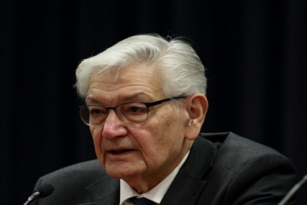 &Chi;&alpha;&mu;&eta;&lambda;ά &eta; &omicron;&iota;&kappa;&omicron;&nu;&omicron;&mu;&iota;&kappa;ή &epsilon;&lambda;&epsilon;&upsilon;&theta;&epsilon;&rho;ί&alpha; &sigma;&tau;&eta;&nu; &Epsilon;&lambda;&lambda;ά&delta;&alpha;
