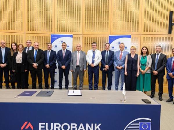 Eurobank: &Sigma;&upsilon;&mu;&phi;&omega;&nu;ί&alpha; &mu;&epsilon; &tau;&omicron; &Epsilon;&upsilon;&rho;&omega;&pi;&alpha;ϊ&kappa;ό &Tau;&alpha;&mu;&epsilon;ί&omicron; &Epsilon;&pi;&epsilon;&nu;&delta;ύ&sigma;&epsilon;&omega;&nu; &gamma;&iota;&alpha; &chi;&rho;&eta;&mu;&alpha;&tau;&omicron;&delta;&omicron;&tau;ή&sigma;&epsilon;&iota;&sigmaf; 62,5 &epsilon;&kappa;&alpha;&tau;. &epsilon;&upsilon;&rho;ώ &sigma;&tau;&eta;&nu; &Kappa;ύ&pi;&rho;&omicron;