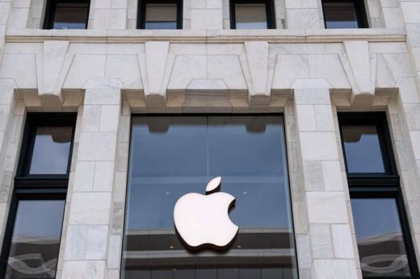 &Eta; Apple έ&kappa;&lambda;&epsilon;&iota;&sigma;&epsilon; ό&lambda;&alpha; &tau;&alpha; &kappa;&alpha;&tau;&alpha;&sigma;&tau;ή&mu;&alpha;&tau;ά &tau;&eta;&sigmaf; &sigma;&tau;&eta; &Nu;έ&alpha; &Upsilon;ό&rho;&kappa;&eta;