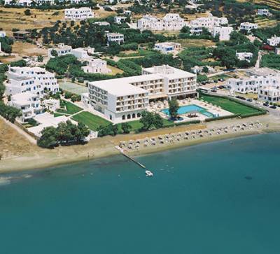 &Sigma;&tau;&eta;&nu; Attica &Sigma;&upsilon;&mu;&mu;&epsilon;&tau;&omicron;&chi;ώ&nu; &tau;&omicron; &xi;&epsilon;&nu;&omicron;&delta;&omicron;&chi;&epsilon;ί&omicron; Tinos Beach έ&nu;&alpha;&nu;&tau;&iota; 6,5 &epsilon;&kappa;&alpha;&tau;. &epsilon;&upsilon;&rho;ώ
