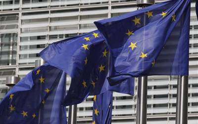 H &Kappa;&omicron;&mu;&iota;&sigma;&iota;ό&nu; &pi;&alpha;&rho;&alpha;&tau;&epsilon;ί&nu;&epsilon;&iota; &omega;&sigmaf; &tau;&iota;&sigmaf; 30/6 &tau;&omicron; &pi;&rho;&omicron;&sigma;&omega;&rho;&iota;&nu;ό &pi;&lambda;&alpha;ί&sigma;&iota;&omicron; &gamma;&iota;&alpha; &tau;&iota;&sigmaf; &kappa;&rho;&alpha;&tau;&iota;&kappa;έ&sigmaf; &epsilon;&nu;&iota;&sigma;&chi;ύ&sigma;&epsilon;&iota;&sigmaf;