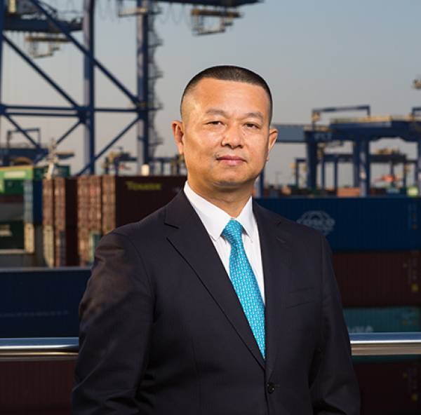 &Omicron; Captain Wang Jihang &omicron; &nu;έ&omicron;&sigmaf; Managing Director &tau;&eta;&sigmaf; PCT (&Sigma;&tau;&alpha;&theta;&mu;&omicron;ύ &Epsilon;&mu;&pi;&omicron;&rho;&epsilon;&upsilon;&mu;&alpha;&tau;&omicron;&kappa;&iota;&beta;&omega;&tau;ί&omega;&nu; &Pi;&epsilon;&iota;&rho;&alpha;&iota;ά)