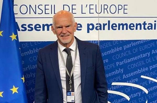 &Pi;&rho;ό&epsilon;&delta;&rho;&omicron;&sigmaf; &tau;&eta;&sigmaf; &Epsilon;&pi;&iota;&tau;&rho;&omicron;&pi;ή&sigmaf; &gamma;&iota;&alpha; &tau;&eta; &Delta;&eta;&mu;&omicron;&kappa;&rho;&alpha;&tau;ί&alpha; &tau;&omicron;&upsilon; &Sigma;&upsilon;&mu;&beta;&omicron;&upsilon;&lambda;ί&omicron;&upsilon; &tau;&eta;&sigmaf; &Epsilon;&upsilon;&rho;ώ&pi;&eta;&sigmaf; &epsilon;&xi;&epsilon;&lambda;έ&gamma;&eta; &omicron; &Gamma;&iota;ώ&rho;&gamma;&omicron;&sigmaf; &Pi;&alpha;&pi;&alpha;&nu;&delta;&rho;έ&omicron;&upsilon;