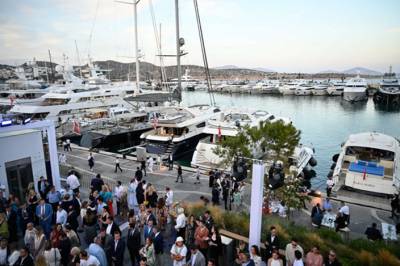 &Epsilon;&gamma;&kappa;&alpha;ί&nu;&iota;&alpha; &gamma;&iota;&alpha; &tau;&eta;&nu; Astir Marina &Beta;&omicron;&upsilon;&lambda;&iota;&alpha;&gamma;&mu;έ&nu;&eta;&sigmaf;