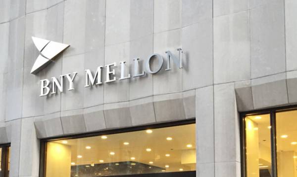 Bank of New York Mellon: &Alpha;ύ&xi;&eta;&sigma;&eta; &tau;&omega;&nu; &kappa;&alpha;&theta;&alpha;&rho;ώ&nu; &kappa;&epsilon;&rho;&delta;ώ&nu; &sigma;&tau;&alpha; 905 &epsilon;&kappa;&alpha;&tau;. &delta;&omicron;&lambda;ά&rho;&iota;&alpha; &tau;&omicron; &alpha;΄ &tau;&rho;ί&mu;&eta;&nu;&omicron;